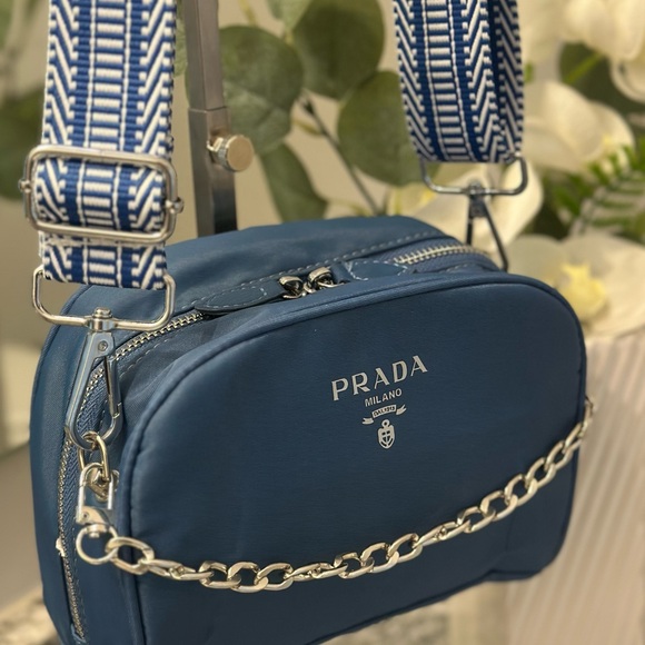 Prada Beauty Bag GWP item - Picture 3 of 8